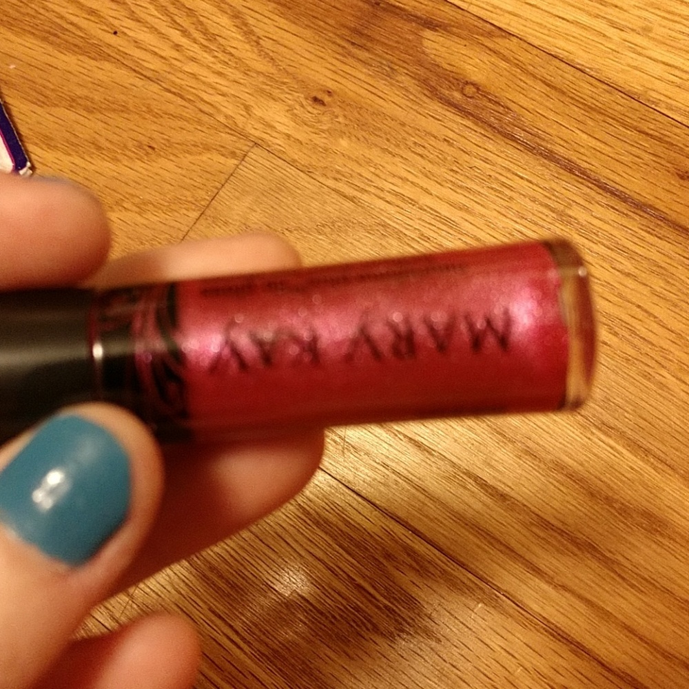 Pink wink nourishine plus lip gloss